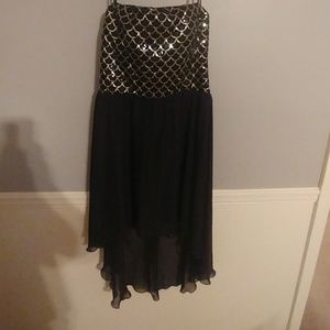 Absolutely gorgeous high low evening dress.